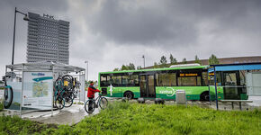 KeoBike-fietscarrousel in Apeldoorn-noord. De deelfiets is bedoeld voor de 'last mile' naar de bestemming.