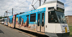 Knokke, keerlus. De trams uit de jaren 80 zijn in de jaren 90 verlengd met een middenrijtuig voor meer capaciteit en een gelijkvloerse instap.