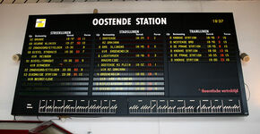 Oostende station. Oostende is de grootste plaats die de Kusttram aandoet. Hier zijn dan ook de meeste overstapmogelijkheden.
