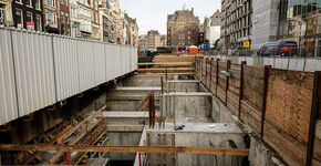 Uitrit van de parkeergarage bij station Rokin.