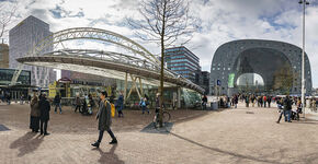 De Markthal is een toeristische trekpleister.