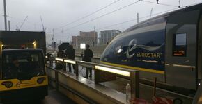 De directe trein rijdt in 3 uur en 41 minuten naar Amsterdam Centraal.