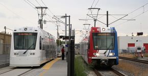 In Salt Lake City (Utah) is de streetcar een feeder van de sneltram. Het uiterlijk verschilt, maar het gaat in beide gevallen om hetzelfde materieel van Siemens.