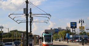 aadpunt in Detroit op het gedeelte waar de tram zonder bovenleiding rijdt.