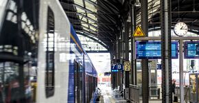 Drielandentrein RE18. De Arriva-trein naar Maastricht via Herzogenrath staat gereed op Aken Hauptbahnhof.
