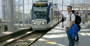 foto 5, Den Haag Centraal. De Haagse RandstadRailtrams 3 en 4 rijden via Den Haag Centraal richting Spui en Grote Markt. 