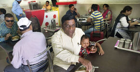 Restaurant op station Bhopal.