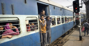 Aankomende trein in New Delhi.