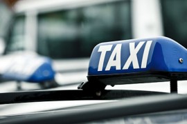 Mansveld vereenvoudigt regels voor taxi