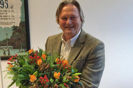 Pier Eringa krijgt zijn ‘wisselbloemetje’