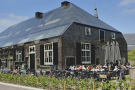 Het oude station van Deurne in glas