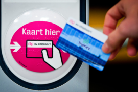 Hertz biedt toeristen OV-chipkaart bij auto
