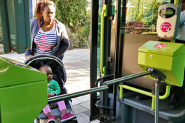 Tourniquets voor het eerst op de bus