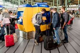 ‘Verplaats je in de toerist op Schiphol’