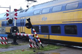 Raad: hef onbeveiligde overwegen op