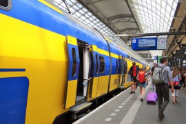 Zonnige zomer helpt NS aan hoge waardering
