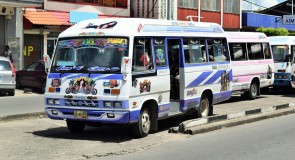 Een busrit in Paramaribo is een belevenis