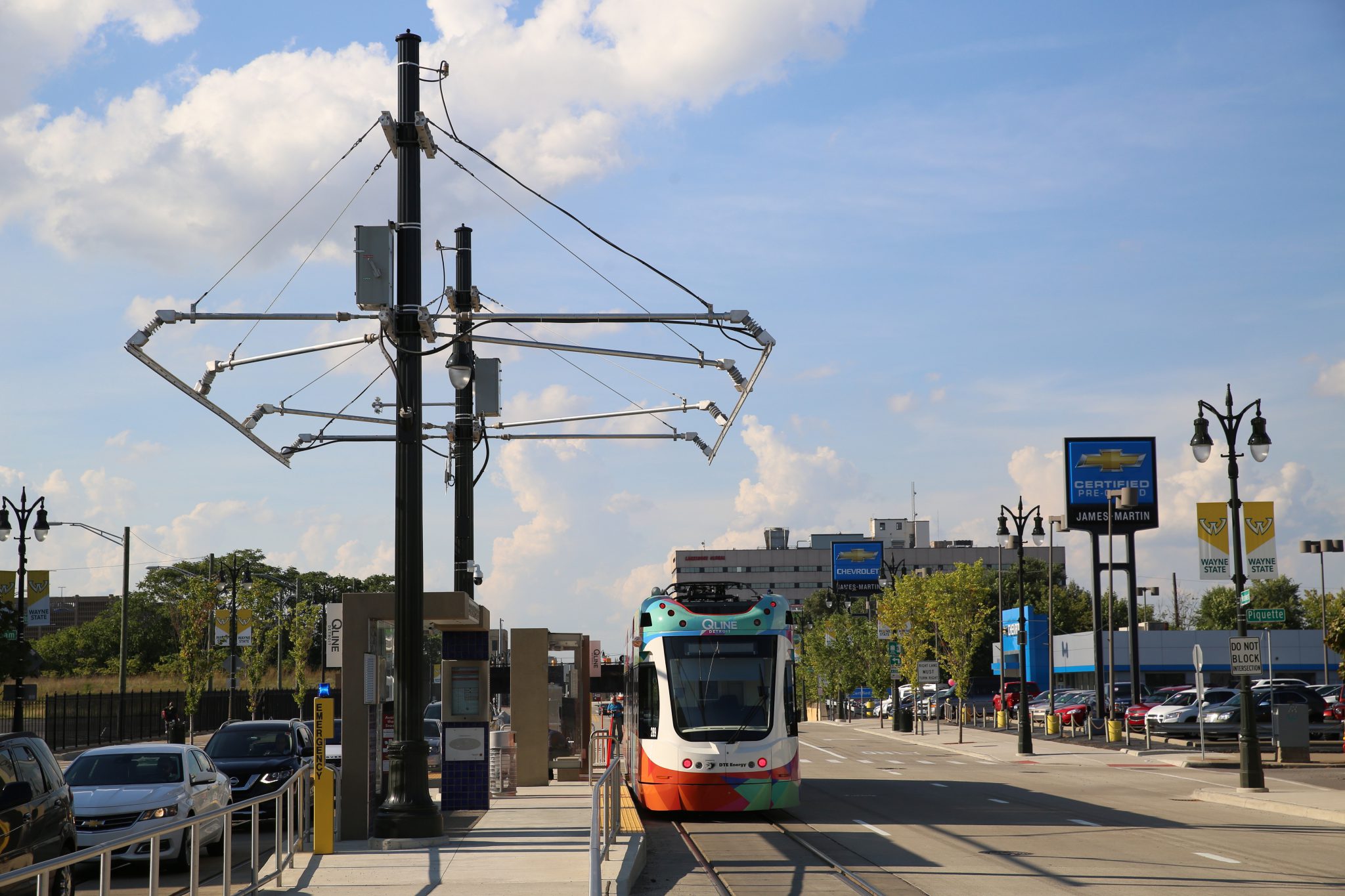 aadpunt in Detroit op het gedeelte waar de tram zonder bovenleiding rijdt.